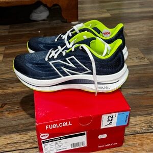 New Balance FuelCell Walker Elite Men's Size 9 Wide 2E Blue Green MWWKELN1